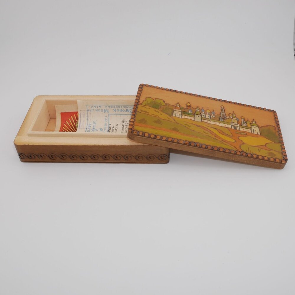 Vintage Soviet Era Wooden Trinket Box - Hand-Painted Scenery & Carvings - Picture 6 of 8
